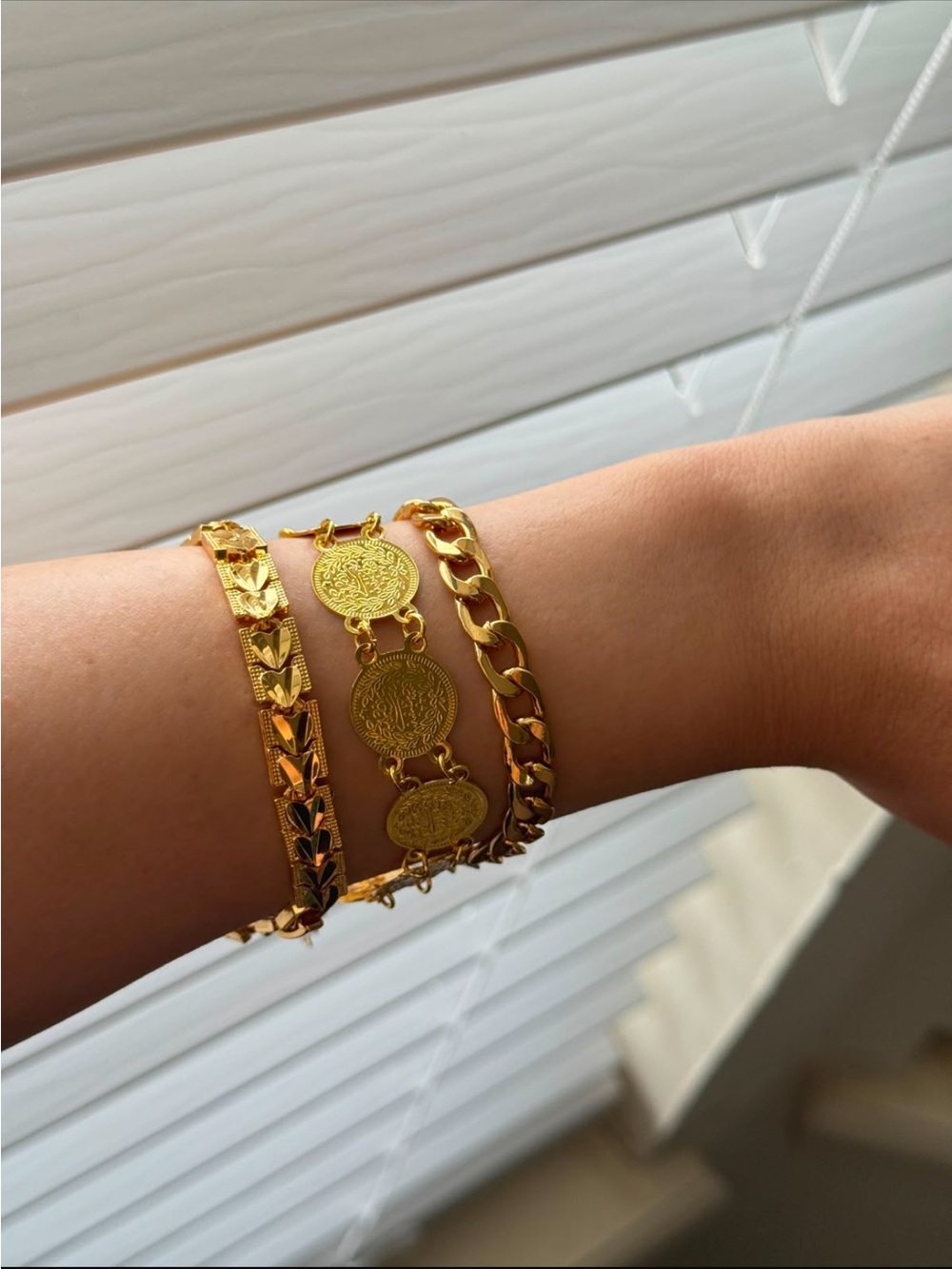 18K Gold-plated Bracelet. Fashion Jewelry Gold-Tone. Luxury jewelry